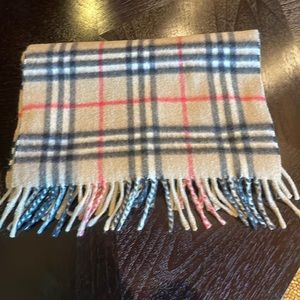 Burberry cashmere unisex scarf. Barely used. Perfect condition.